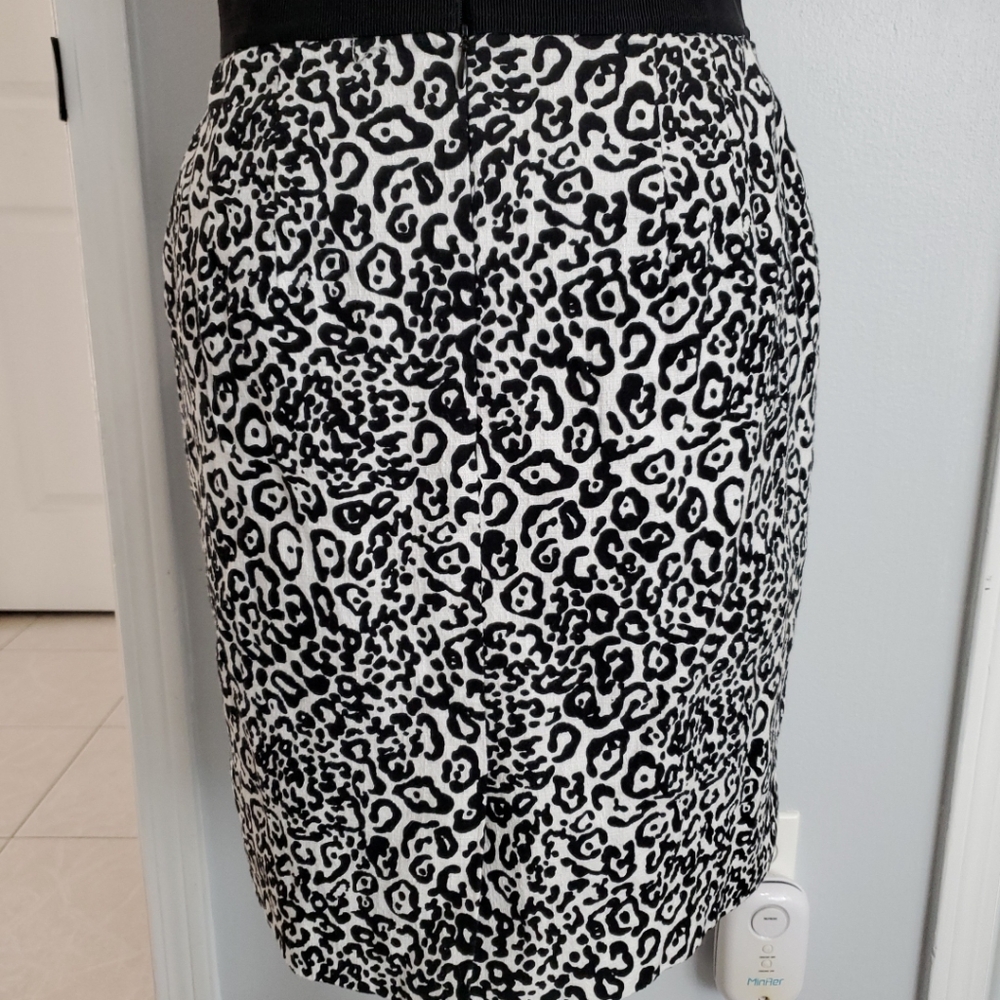 Ann Taylor Petite Skirt - Picture 2 of 8